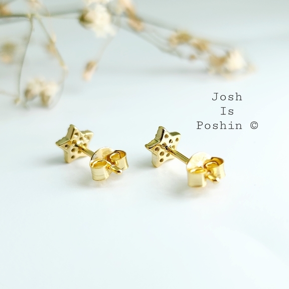 Star shape diamond stud earrings in 18K gold over sterling silver - Picture 6 of 8